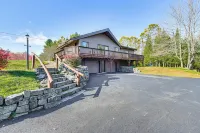 Newcomb Retreat w/ Mountain Views & Fire Pit! - Country Houses