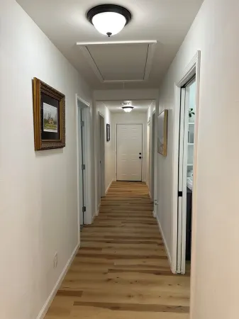 The Bethany Bungalow a Charming 3-bedroom house: WiFi, AC in welcoming Bethany Отели в г. Бетани