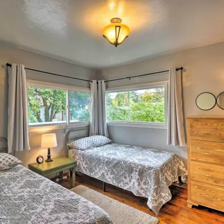 Comfy and Cozy Kalispell Home Walk to Downtown