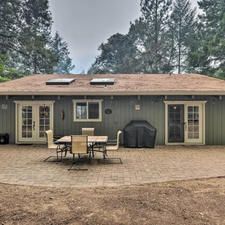 Step-Free Hawkins Bar Home Near Trinity River