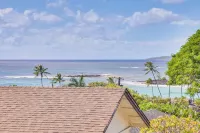 Walk to Beach: Koloa Getaway w/ Ocean Views - Parkering