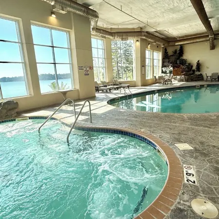 Lake Superior Condo~Whirlpool, Fireplaces, Balcony+Resort Amenties