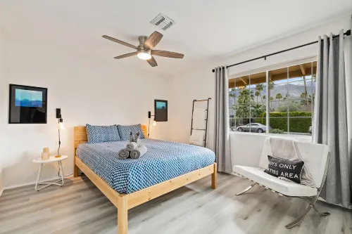 Stylish Home with Resort Backyard - 3 estrellas