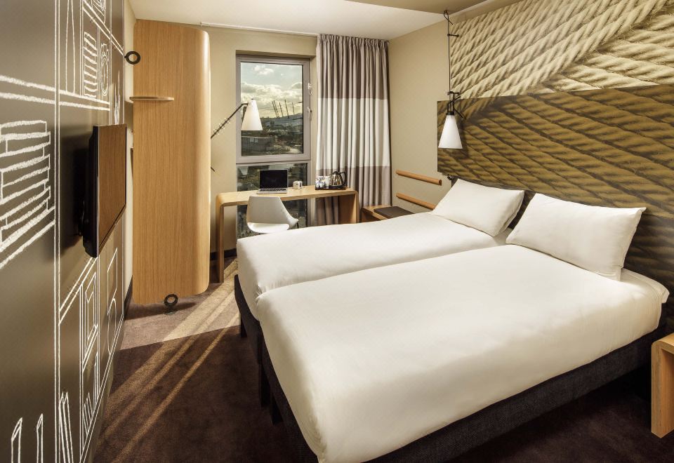 Ibis London Greenwich Hotel Over view