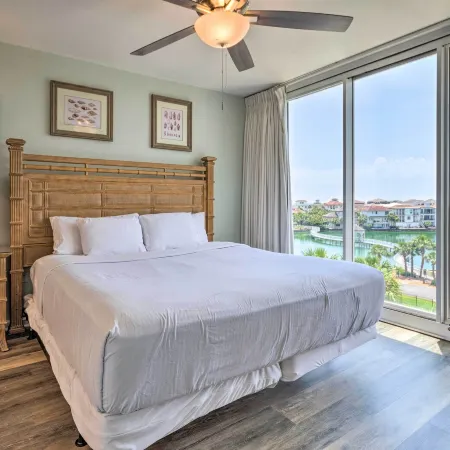 High-Rise Destin Condo w/ Balcony + Pool View