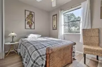 ~ 9 Mi to Universal: Orlando Retreat w/ Sun Porch!