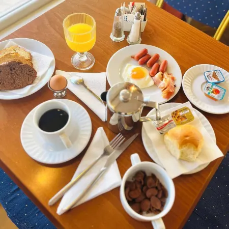 Triton Hotel Piraeus