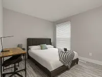 Spacious 2BR 1BA Haven - Perfect for Families Hotels in Rochester Hills