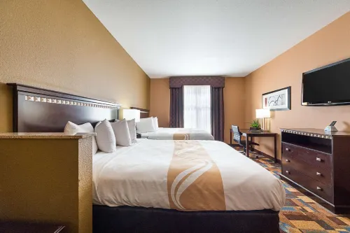 Quality Inn & Suites - Pools