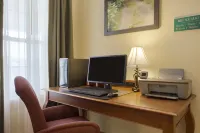 Country Inn & Suites by Radisson, Nevada, MO Hotels in Nevada