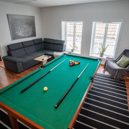 Stavanger BnB 15 – Central Apartment with Private Sauna & Billiards