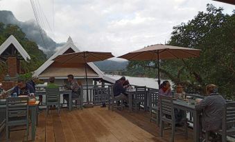 Dokchampa River View Villa
