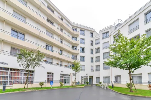 Quality Suites Valenciennes Hôtels à : Onnaing