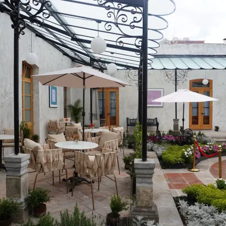 Por Los Siglos de Los Siglos Hotel