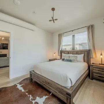 Whitefish Loft, Downtown Condo for 6