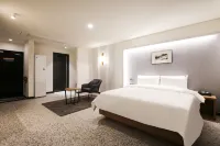 Buan Raum Drive-in Hotel - parking