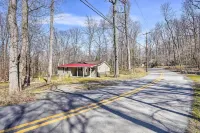 Charming Home with Yard Near Shenandoah River! - Pet friendly