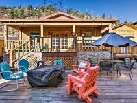 Red River Summer Cabin w/ Fire Pit & Mtn Views Hotele w: Red River