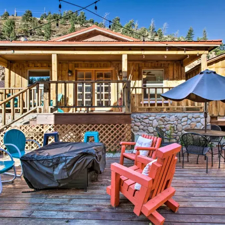 Red River Summer Cabin w/ Fire Pit & Mtn Views