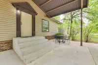5 Blocks to Beach Access: Sanders Island Getaway! - 2-Star