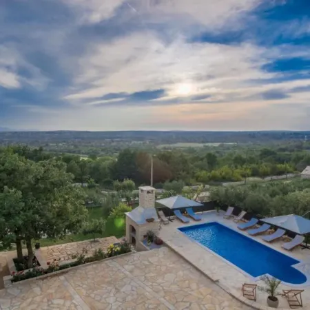 Holiday House Balen With Swimming Pool Hotels in Lisičić