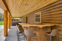 Hatfield Vacation Rental w/ Private Hot Tub! - Homestays
