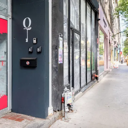 Unique Stays - 3658 Boul. Saint-Laurent Отели рядом с достопримечательностью «Вердан»