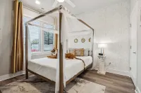 Private Home w Rooftop Game Room Near Downtown - Bungalows