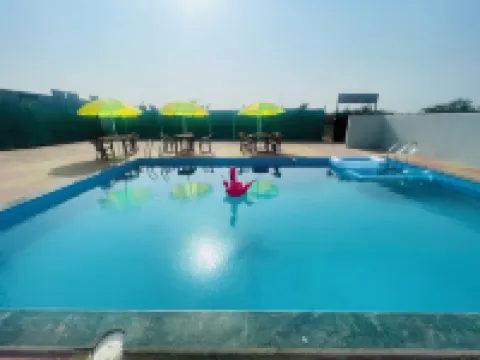 Riverside Retreat Dombivli - Swimming Pool - Couple Friendly - Comfortable Stay