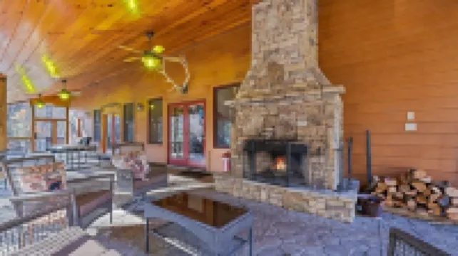Luxury Creekside Lodge with Hot Tub & Game Room, Great for Large Groups!