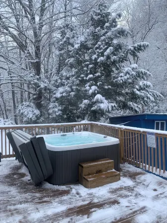 Humphreys Ledge Adventure with Hot Tub, Arcade & Games Galore! 5 Minutes to Town