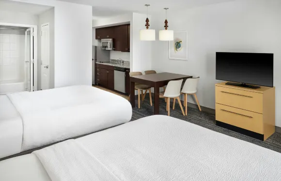 勞倫斯市中心TownePlace Suites酒店