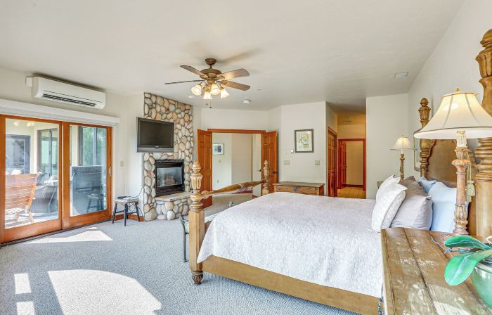 Expansive Edwards Condo on Main Street w/ Views!