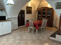 Casa Mamma Rosetta, one step away from the sea, the mountains and the cycle path Hotels in Civezza