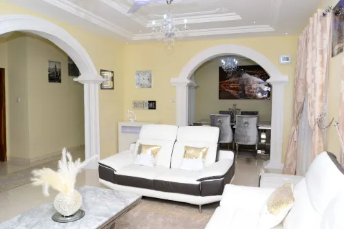 Janha’s Senegambia Villa rental 3 with free wi-fi - Homestays