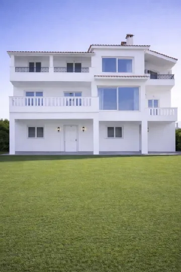 3 Bed Villa - Sleeps 12 - Pets - Pool - Hot Tub