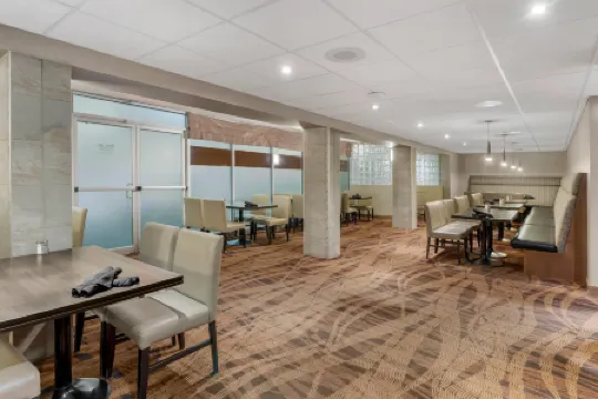 Clarion Hotel & Suites