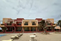 波爾杜索爾公寓酒店 - 泳池