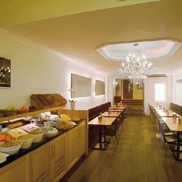 XO Hotels City Centre Отели рядом с достопримечательностью «Старый город»