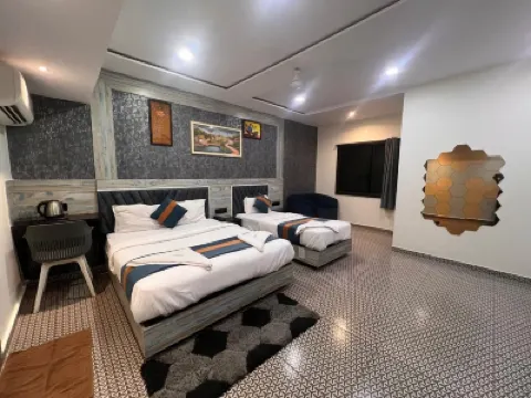 Hotel New Diamond By Glitz Hotels Hotel berhampiran Pantai Versova