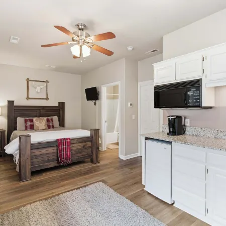 Oak Lane Escape - Branson - Resort Condo on Golf Course w/ Endless Amenities