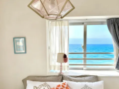 SunSea Okinawa Stunning Ocean View 2Br Sleeps 6 20 Min from Airport 3 Min to Shopping Mall Hoteles en Urasoe