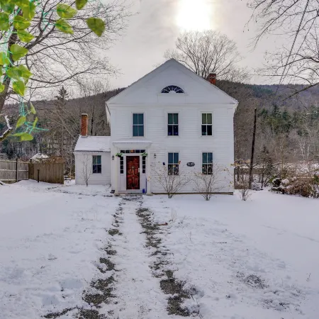 Hike, Fish & Ski: Riverside Barn Loft in Lee