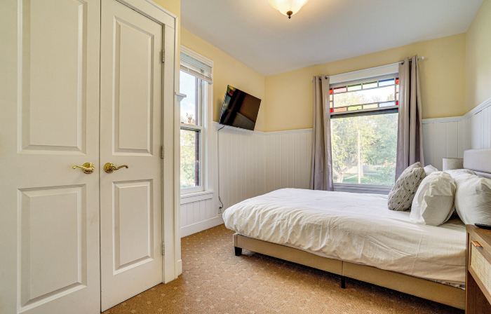 Near Colleges: Pet-friendly Duplex in Northfield!