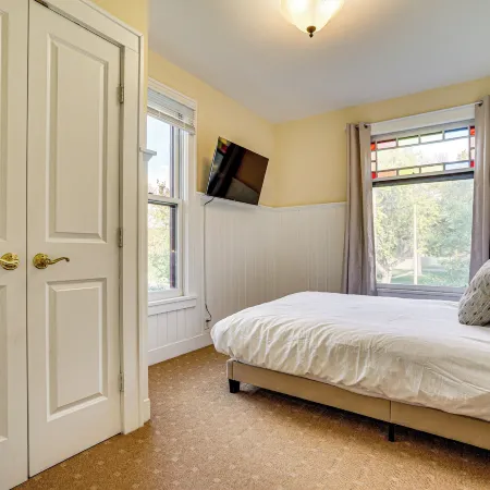 Near Colleges: Pet-friendly Duplex in Northfield! Hotels in Northfield