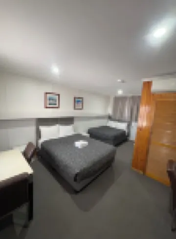 Majestic Motel