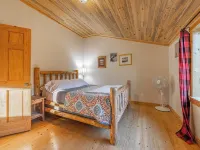 Glacier National Park-cozy, rustic home w/ hot tub, just 6 minutes to the park Hotels in Coram