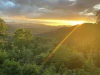 The Perfect View -Hiawassee upscale mountain cabin