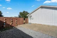 The Salty Breeze Beach House ~ 15 mins > Navarre & Pensacola Beach