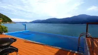 Geoje Black Pearl Marina Resort